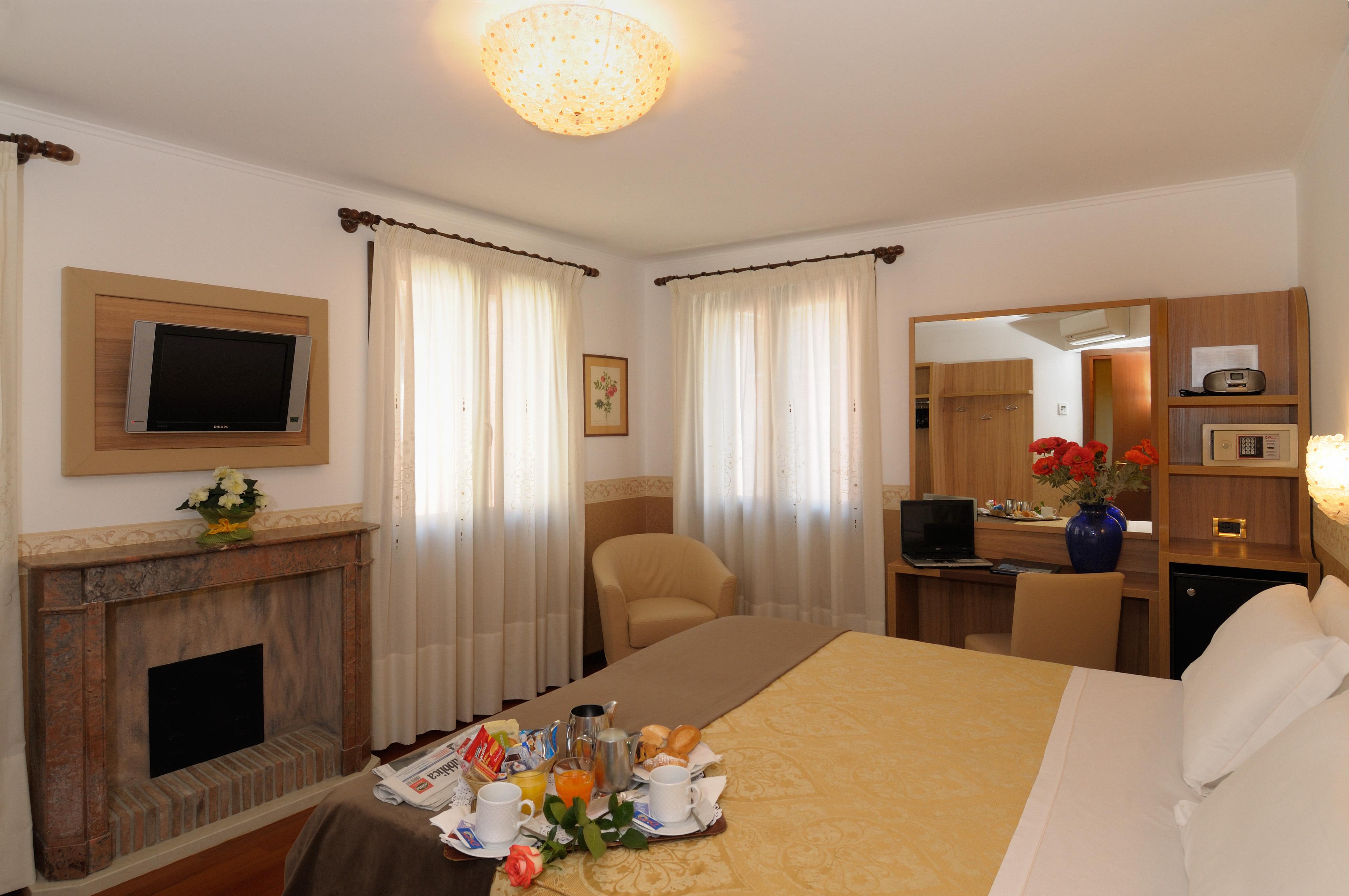 Unahotels Ala Venezia-Adults 16 Veneza Exterior foto